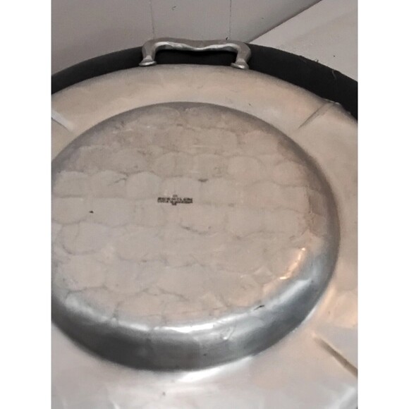 Buenilum Hand Wrought pewter plate 12" Round - Picture 2 of 3
